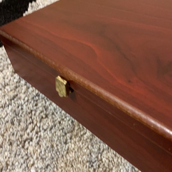 Bentley’s Tea Box - Picture 4 of 12